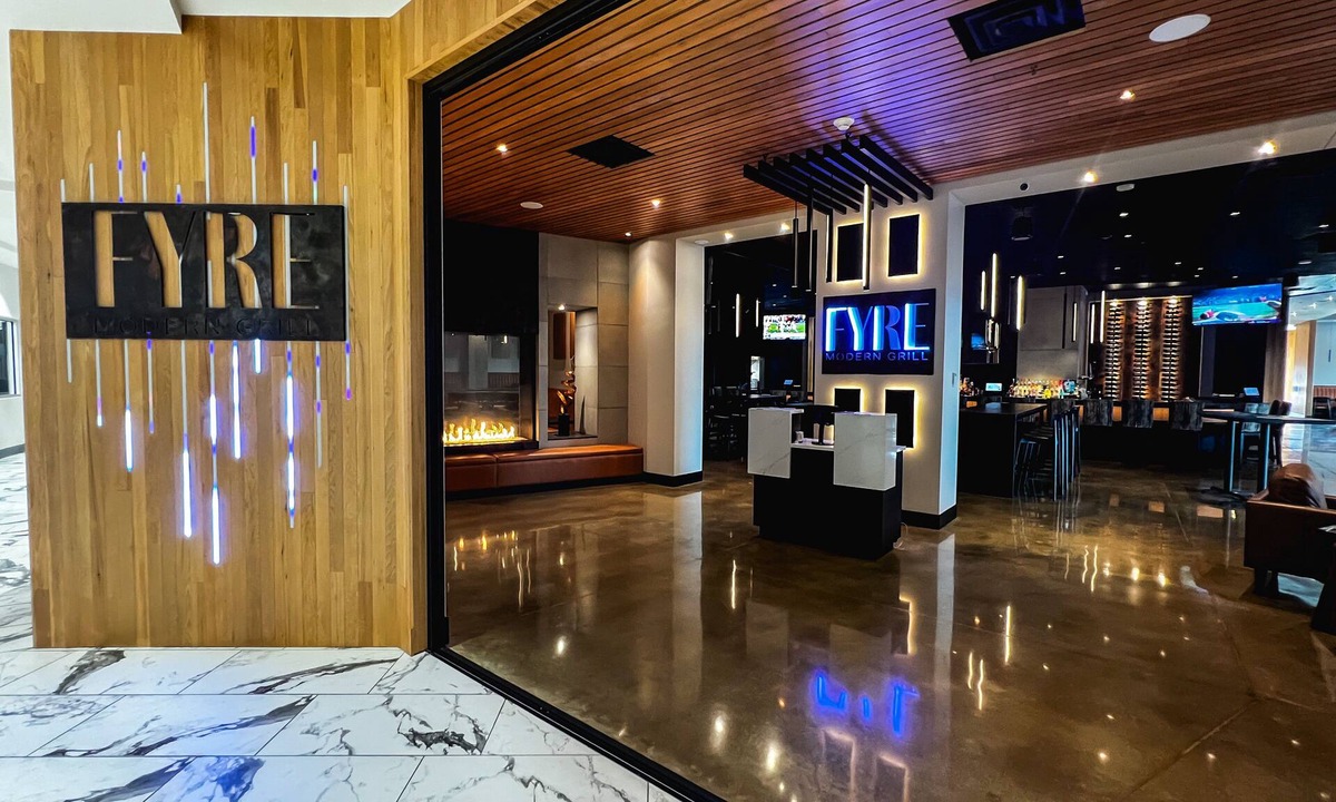 Kearney Hotel | Crowne Plaza Kearney by IHG
