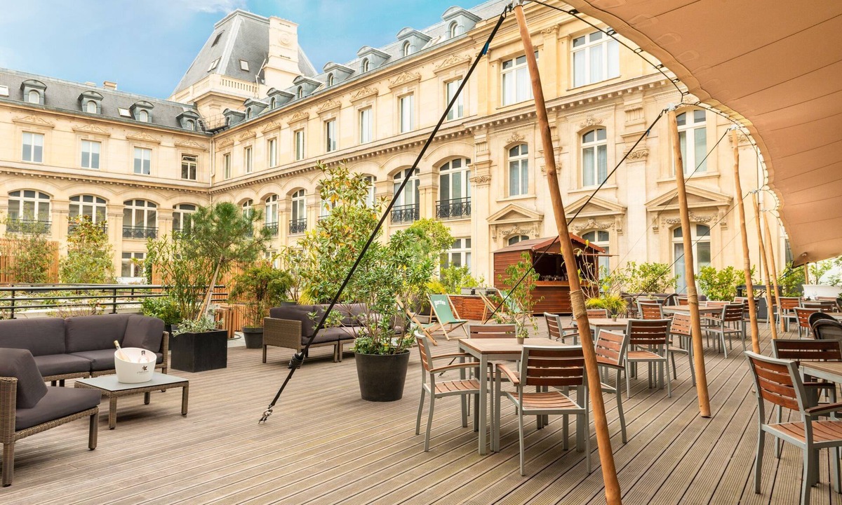 Quartier de la Folie-Mericourt Hotel | Crowne Plaza Paris Republique by IHG