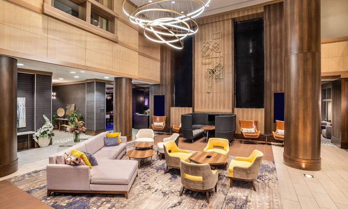 Montgomery County Hotel | Crowne Plaza SHENANDOAH - WOODLANDS AREA by IHG