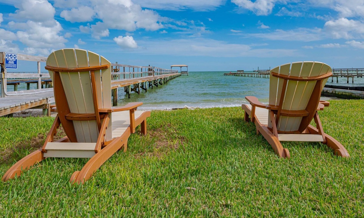 Harbor Oaks House | Crows Nest Complex - Aransas Bay Waterfront with Private Pier & Beach