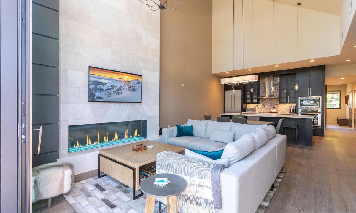 Crystal Bay Condo | Crystal Bay Penthouse 301 Community Hot Tub