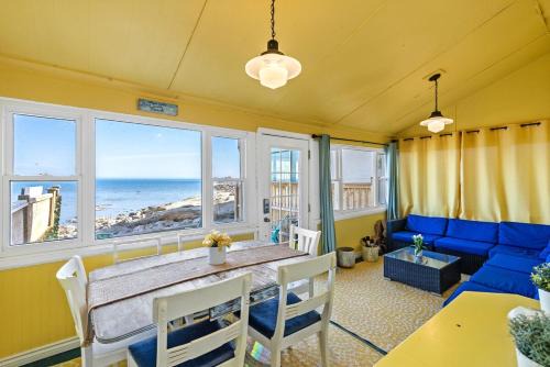 Crystal Beach House | Crystal Beach Stunning Waterfront Stay with Fire Pit