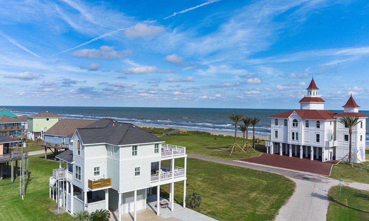 Port Bolivar House | Crystal Beachscape - Beach, Pool, Patio, Arcade
