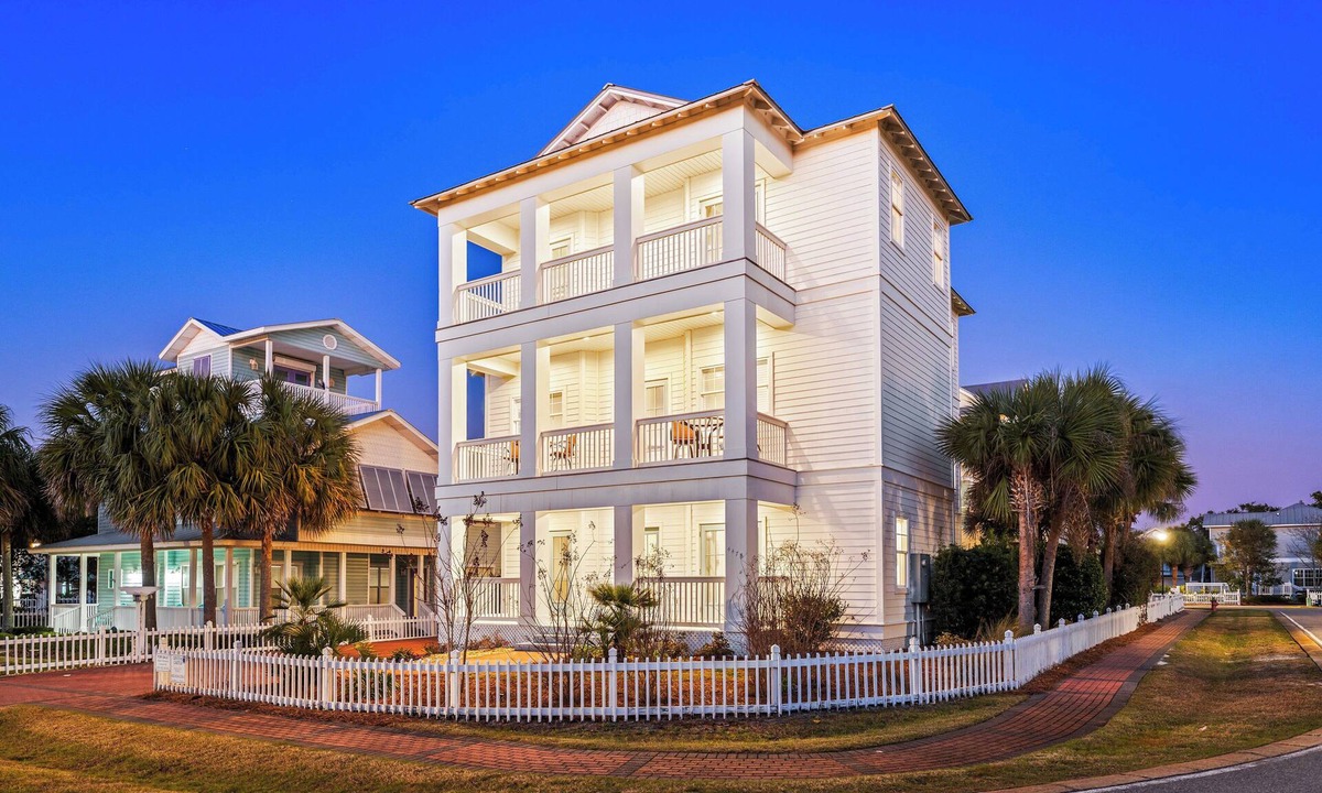 Crystal Shores House | Crystal Castle*5Kings*PrivatePool*Elevator*BeachGear