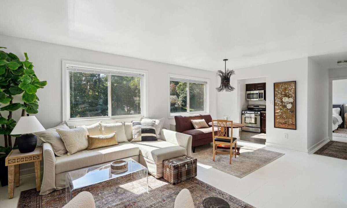 Aurora Highlands Apartment | Crystal City Charm/Free Parking