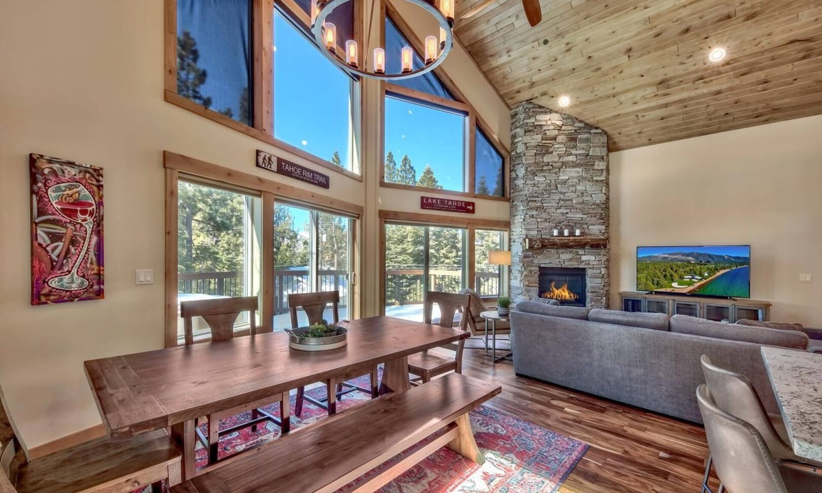 Country Club Estates House | Crystal Crest: Mountain Views, Games, BBQ, Pets