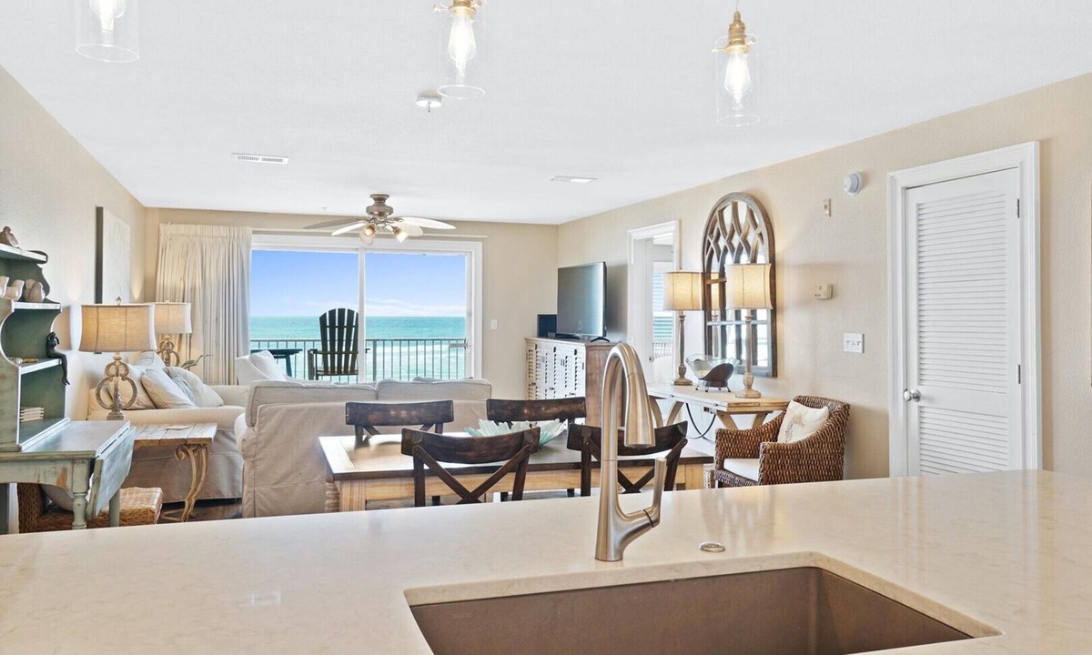 Crystal Beach Condo | Crystal Dunes Beach Resort by Panhandle Getaways