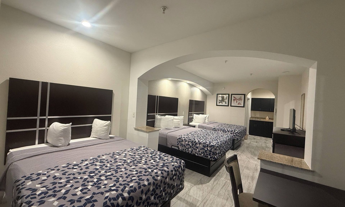 Baytown Hotel | Crystal Inn - Garth Rd