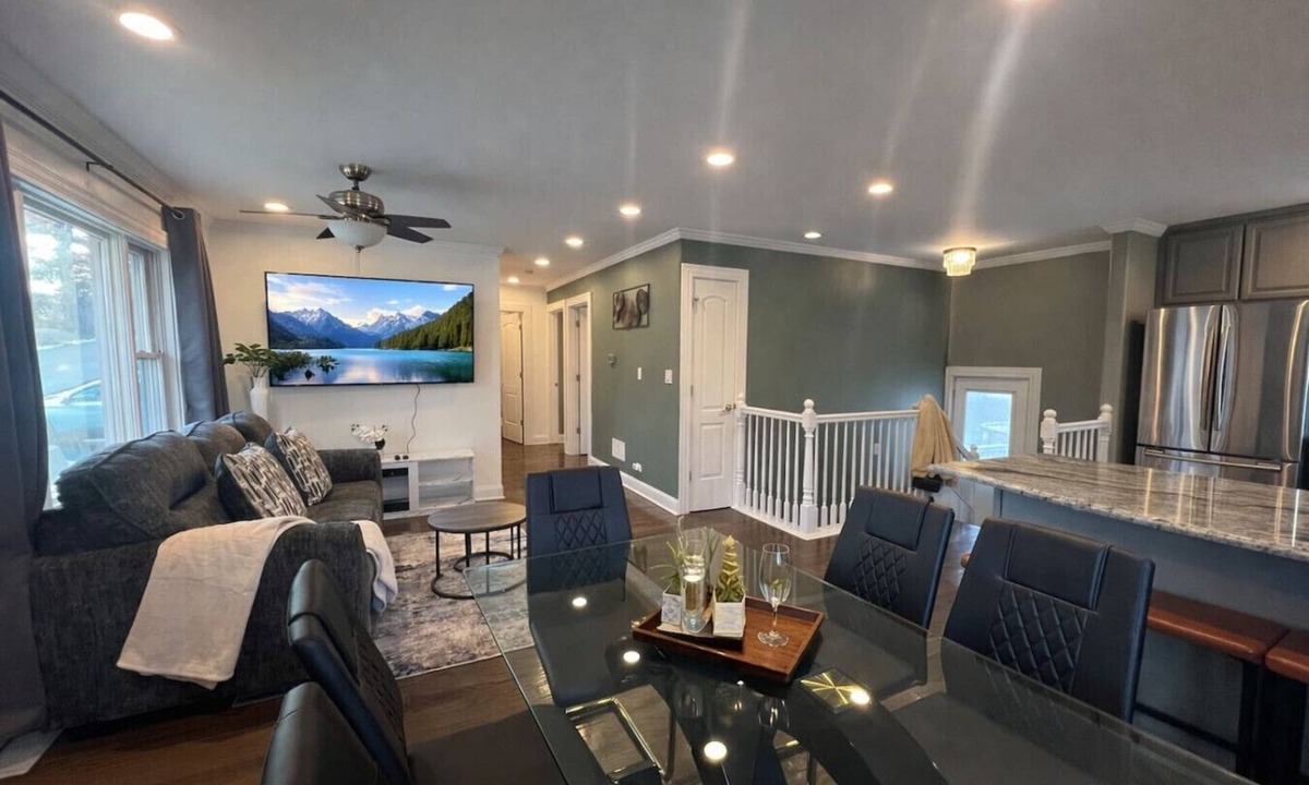 Crystal Lake House | Crystal Lake 4BR | Insurance & Repair Stays