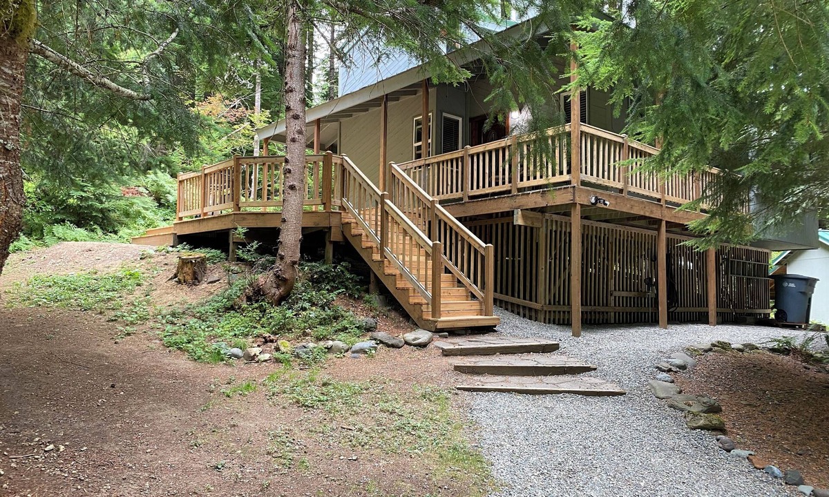Enumclaw Cabin | Crystal Mountain Cozy Cabin