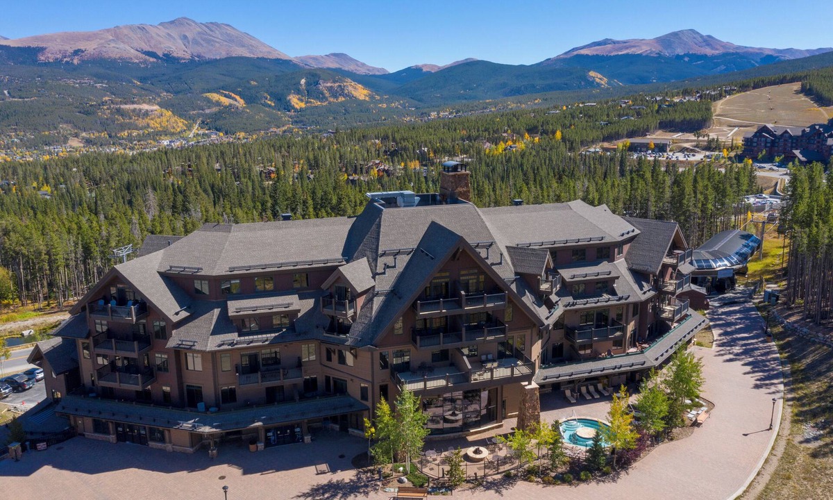 Breckenridge Condo | Crystal Peak Condo | Spectacular Views, Steps To Peak 7, Hot Tubs, and Gondola on-site
