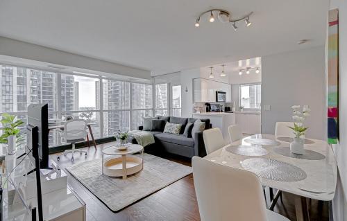 Downtown Toronto Apartment | Crystal-pearl 2 Bedroom 2 Bathroom Condo in Heart Downtown Toronto