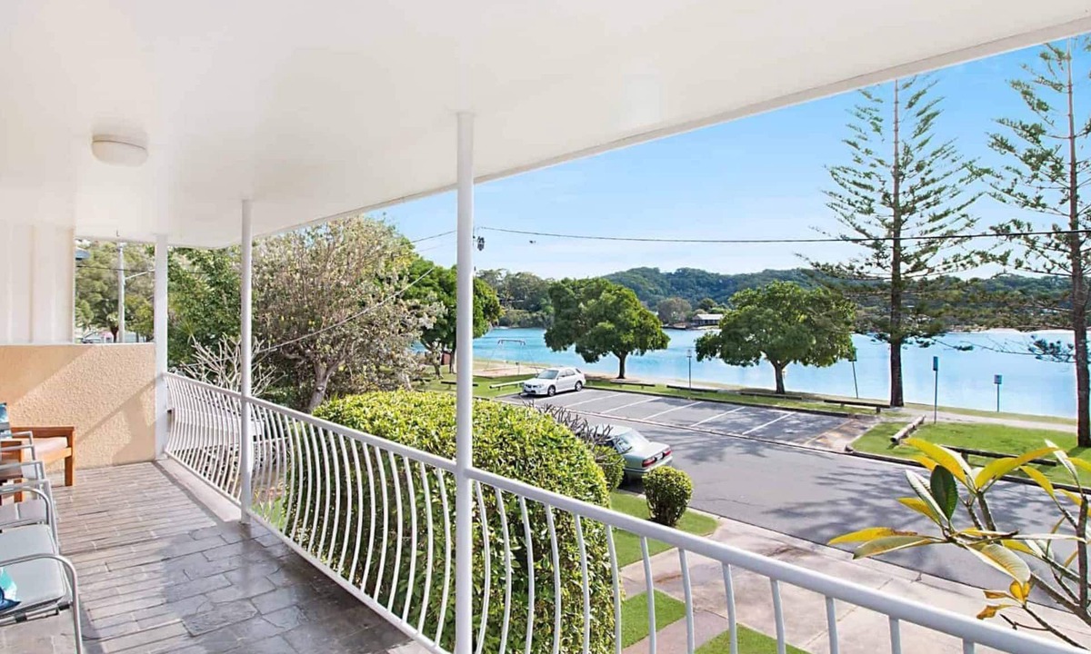 Palm Beach Apartment | Crystal Waters - Palm Beach Waterfront