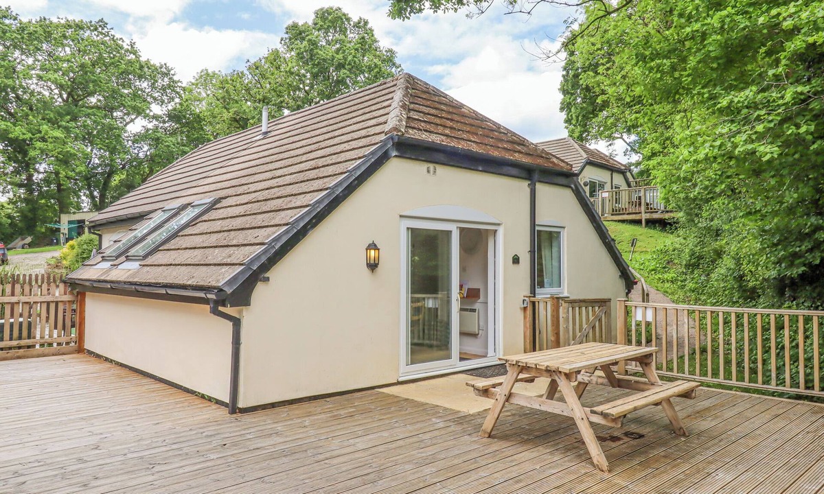 Black Torrington House | CRYSTALS, pet friendly, with pool in Hatherleigh