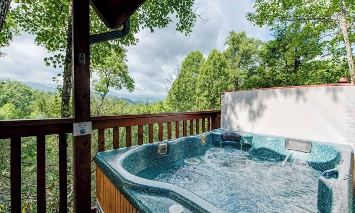 Black Bear Falls Cabin | Cub's Cove by Jackson Mountain Rentals