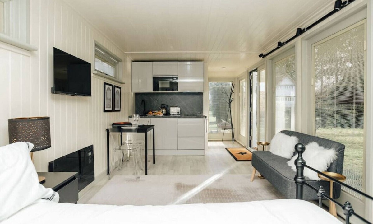 Medmenham Apartment | Cuckoo s Hideaway - From 75 Per Night