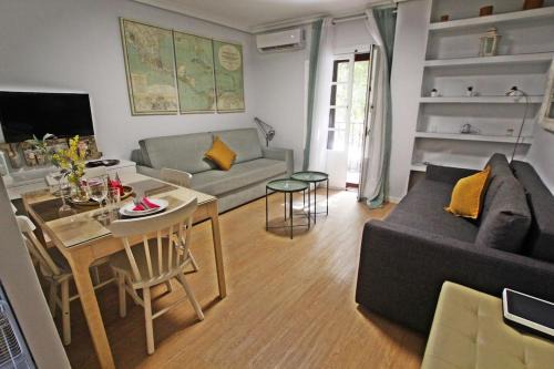 Santa Catalina Apartment | Cultura sevillana - Terraza y Parking Gratis