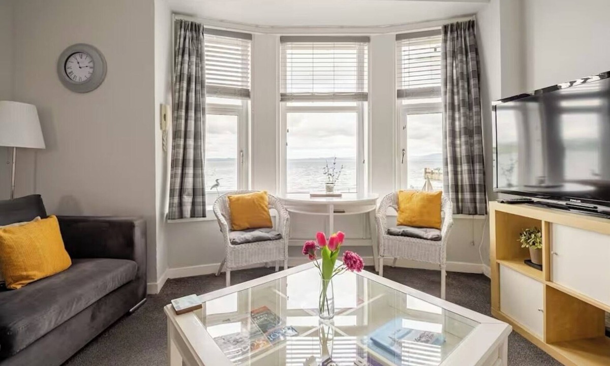 Largs Apartment | Cumbrae View Apartment Central Largs