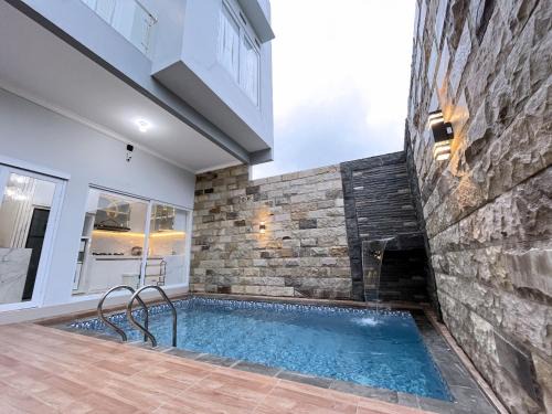 Oro Oro Ombo Villa | Cundamani Villa Batu by Calli Rooms