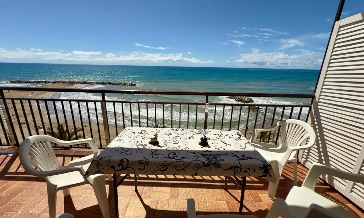 Cunit Apartment | Cunit Apartment with sea view and balcony