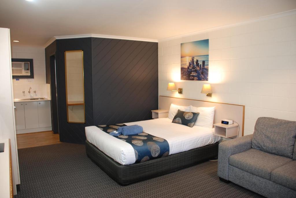 Lakes Entrance Hotel | Cunningham Shore Motel