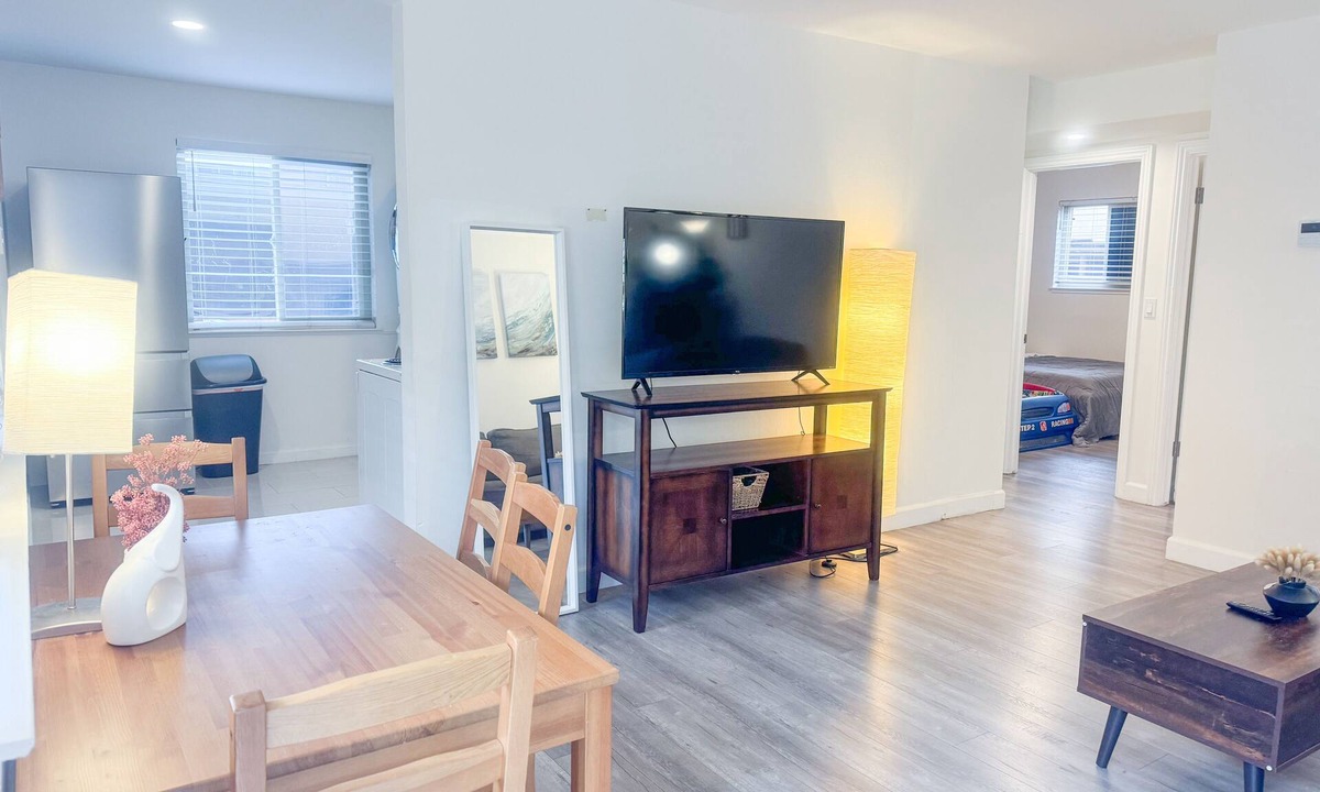 Sunnyvale West Apartment | Cupertino 2BR w/AC/Washer/Dryer/EV on 1F