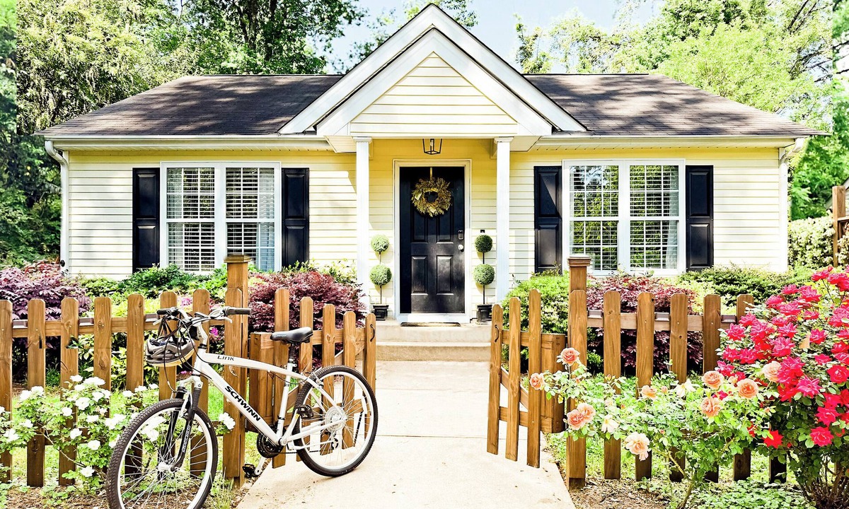 Durham House | Curated Duke Retreat Minutes to DPAC, downtown Espresso, Eco+, Fire Pit