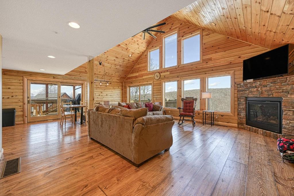 McHenry House | Curb-Free Chalet