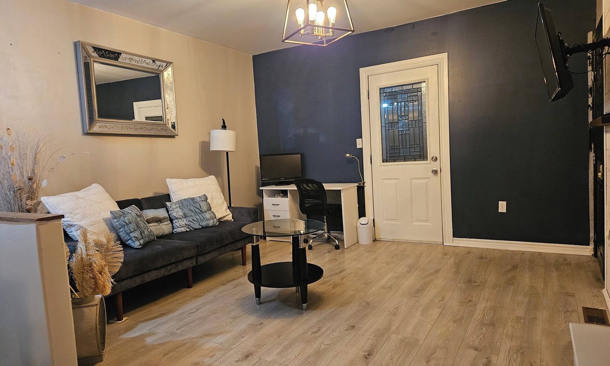 Deseronto Apartment | Curby 2-bedroom apartment is warm and comfortable in Deseronto
