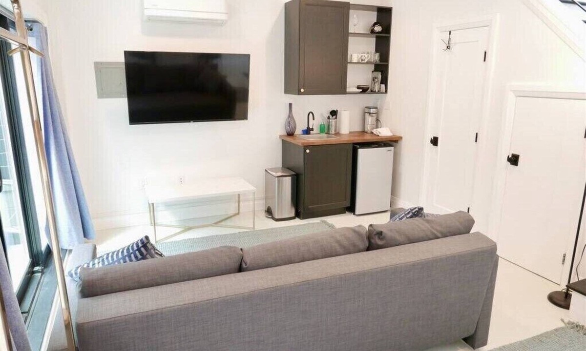 Shaw House | Curious Carriage Rooftop in Shaw