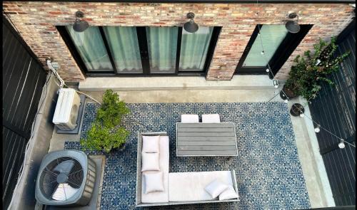 Shaw House | Curious Carriage Rooftop in Shaw