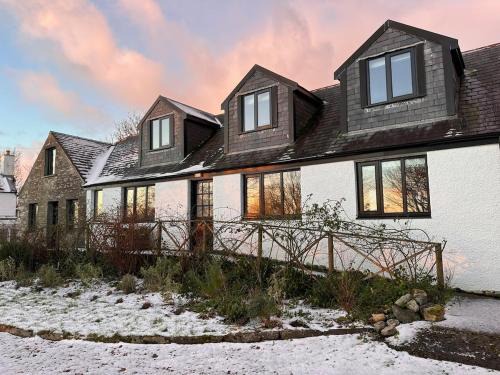 Kilchoman House | Curlew Cottage - Peaceful Setting Stunning Views