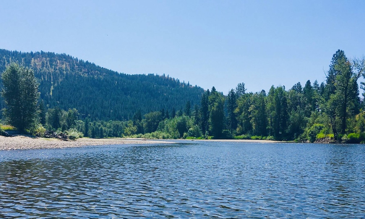 Curlew House | Curlew Kettle River Paradise Waterfront Paradise