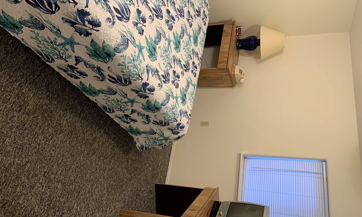 Sekiu Hotel | Curley's, E - Motel - 1 Queen/3 Single/Kitchen
