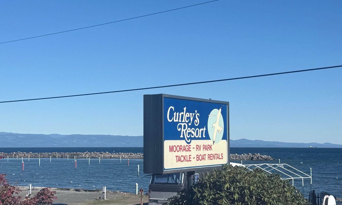 Sekiu Hotel | Curley's