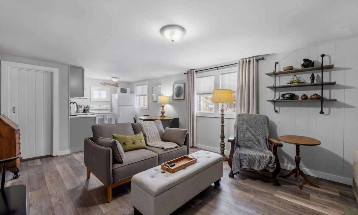 Bradford Cottage | Current Cottage Waterside 1 Bed 1 Ba Private Pond