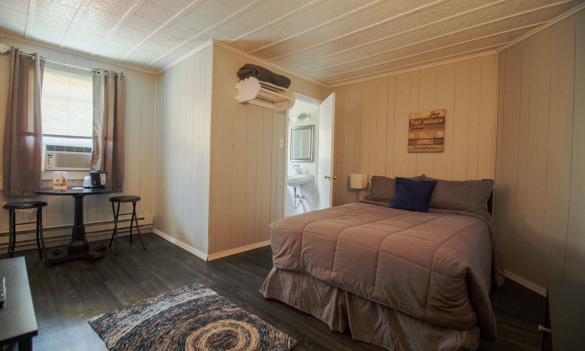 Van Buren Hotel | Current River Inn