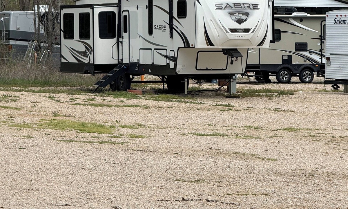 Van Buren RV Rental | Current River Luxury in a Camper