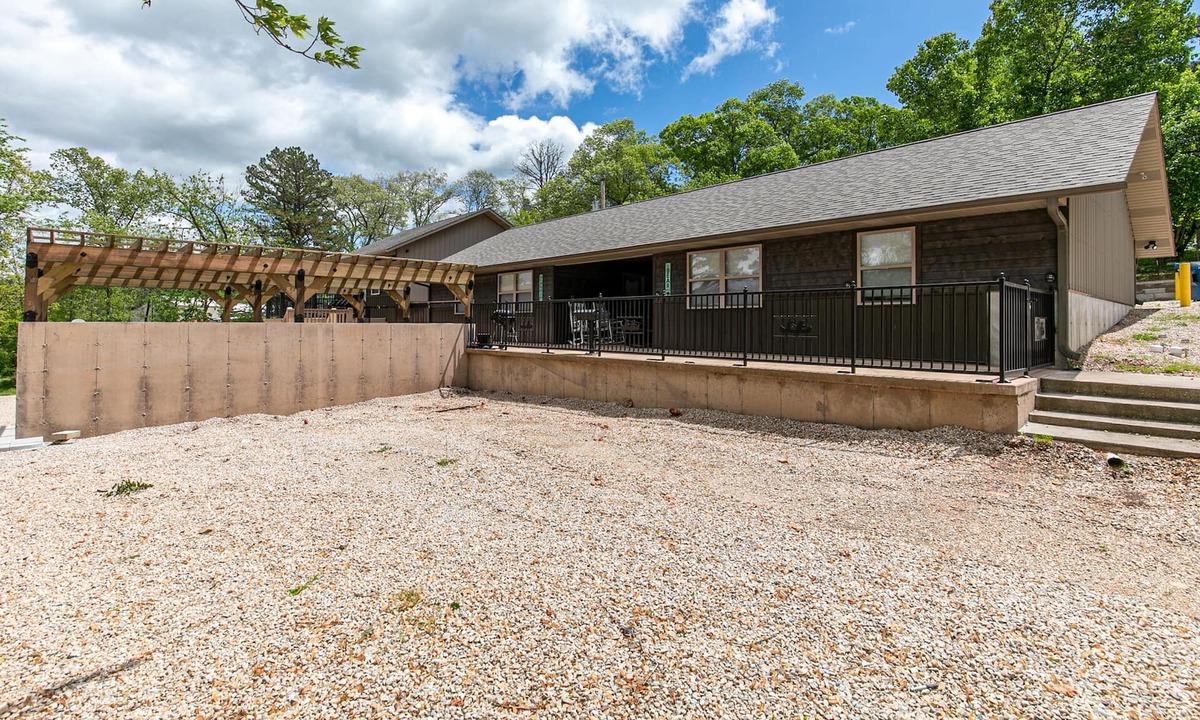 Van Buren Condo | Current track of luxury river cabins 2