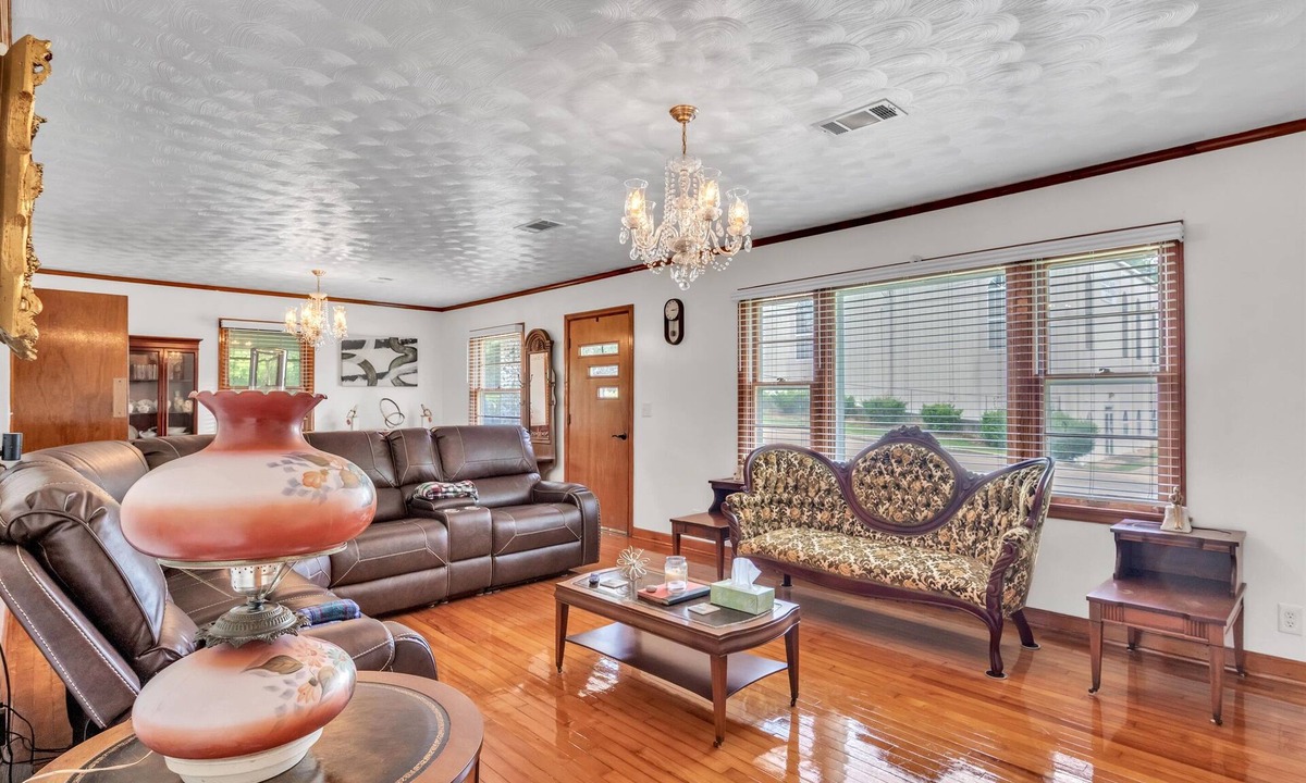 Starkville House | Cushman Ct, 2BR, Walk to dining/shopping