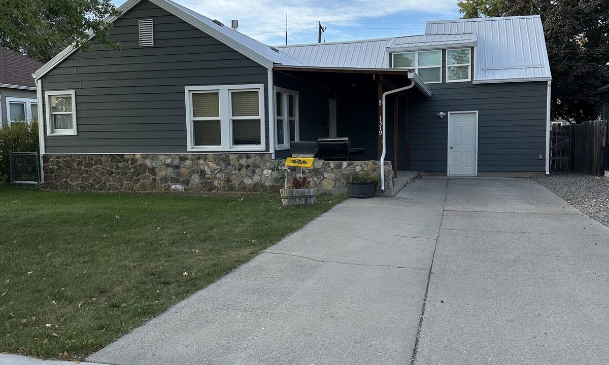 Billings Cottage | Custer Cottage/Fenced Yard