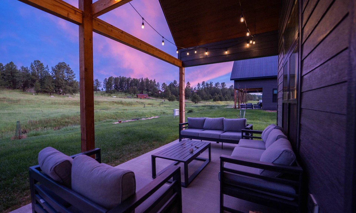 Custer House | Custer's Retreat - 2 BD Cabin