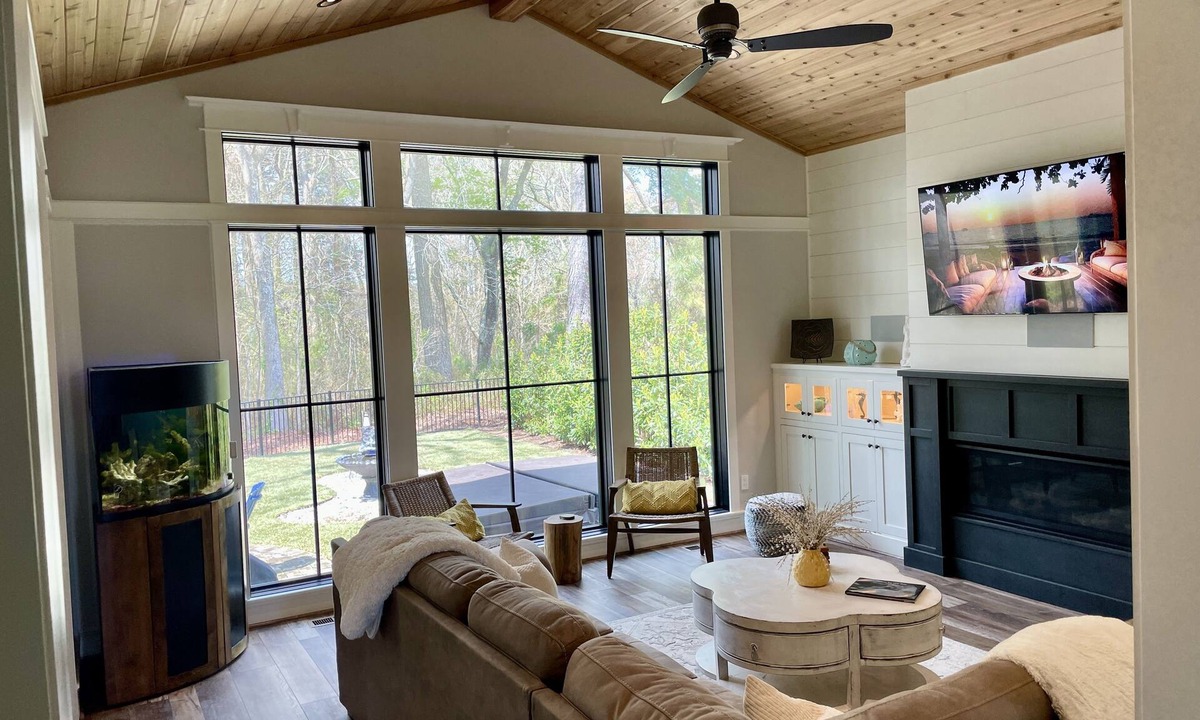 Kings Creek Landing House | Custom 4-bedroom home w/boat slip, private fenced backyard & swimming pool.