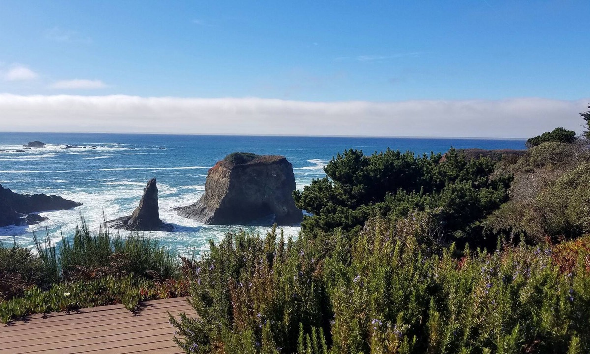 Caspar House | Custom Built Extended Stay Gated Estate on the Edge of Caspar Anchorage Bay