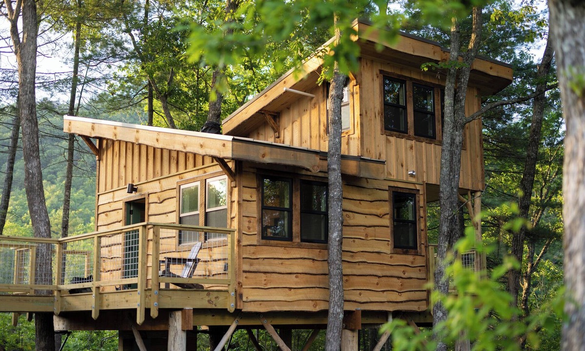 Zirconia Cabin | Custom Built Treehouse with Private Waterfalls & Hiking