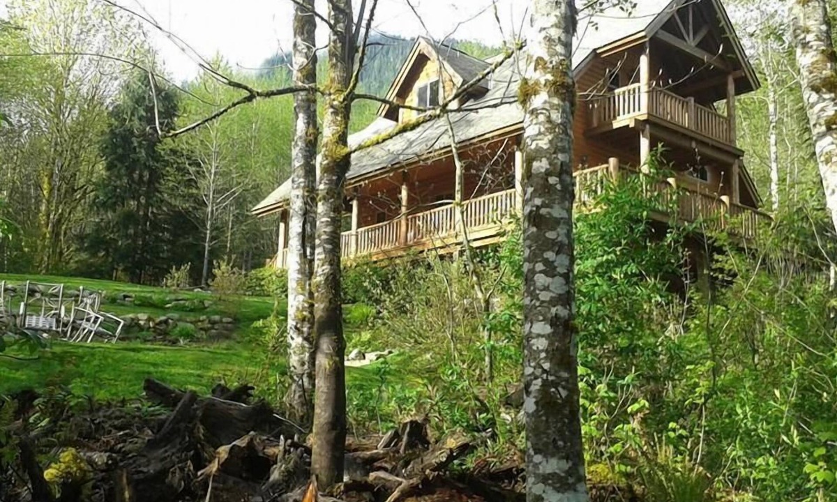 Skykomish Cabin | Custom Cabin On 5 Secluded Acres With Mountain Views!