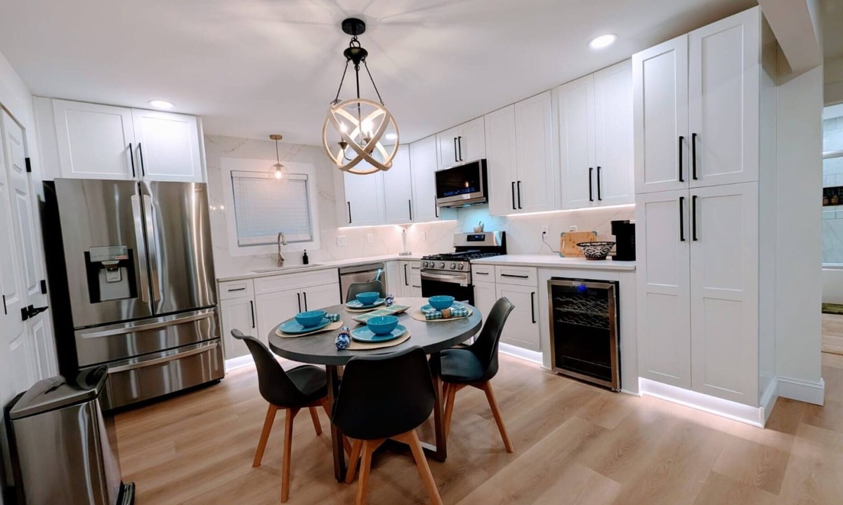 Mount Berry House | Custom Design, Kitchen King Beds Laundry Large TVs