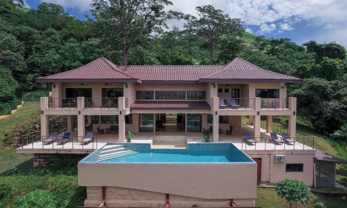 Bouvet Island House | Custom Hillside Villa overlooking the Pacific surrounded by wildlife