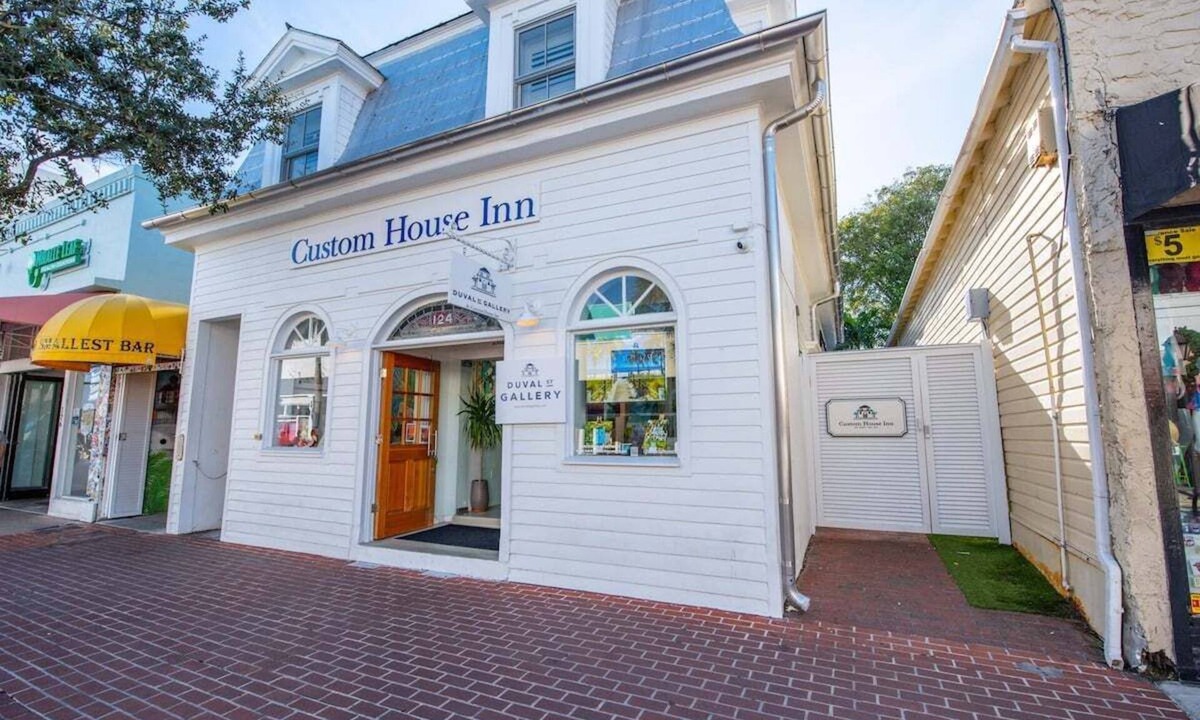 Historic Seaport House | Custom House Inn | 8 BR Suite Compound on Duval!