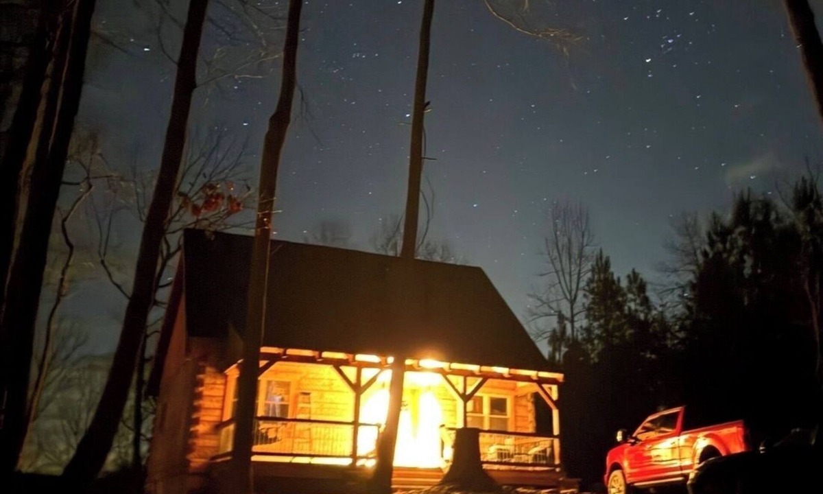 Front Royal Cabin | Custom Log Cabin Hot Tub 🐕 Friendly Close to River,Wineries,Breweries
